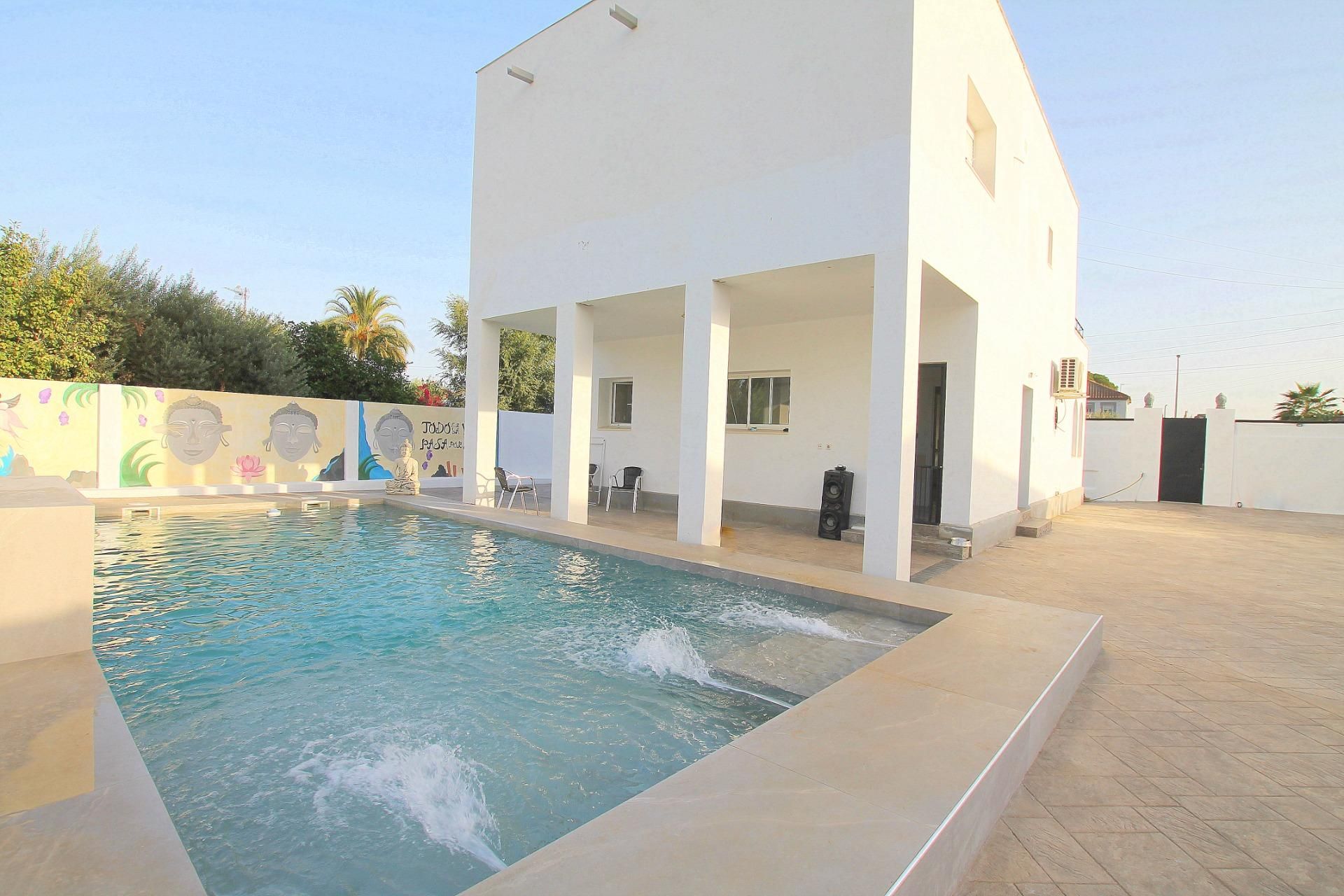 Swimming pool of House or chalet for sale in Alcalá de Guadaira  with Air Conditioner, Heating and Private garden