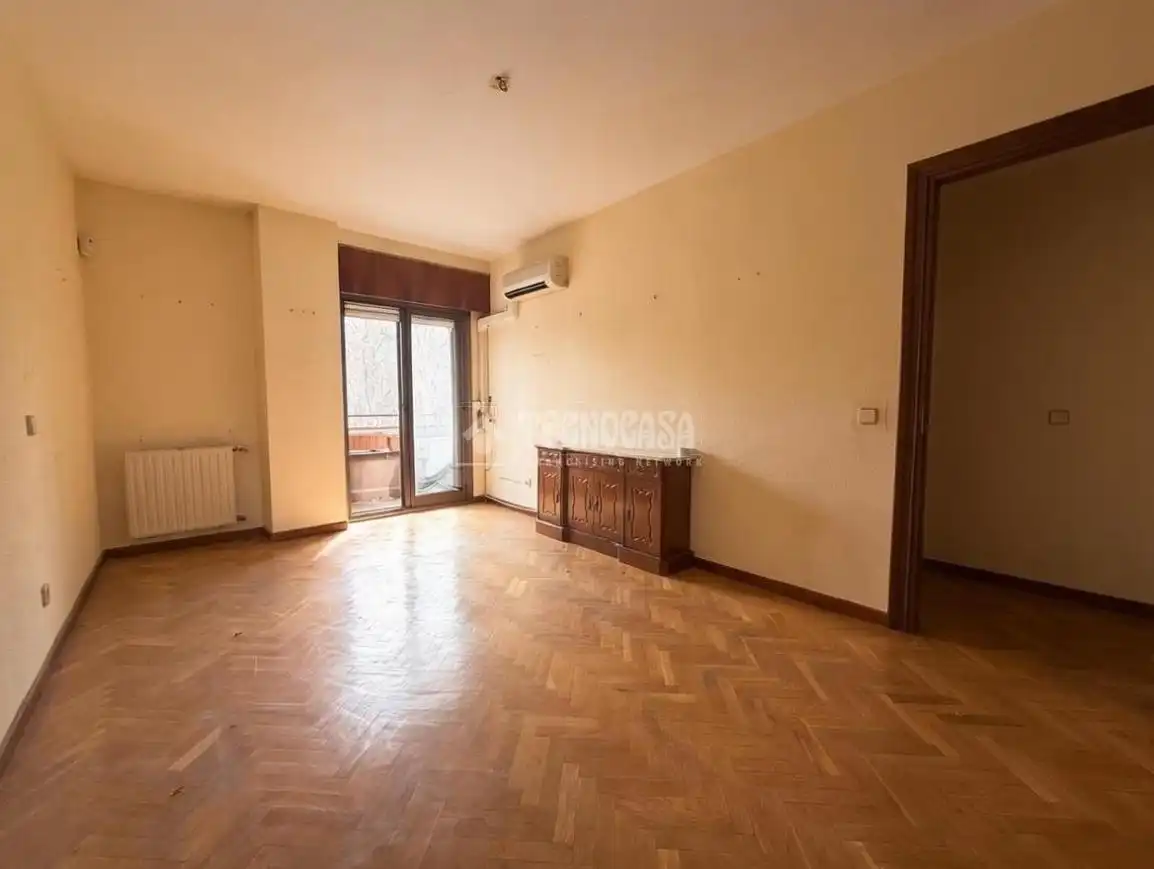 Sala d'estar de Pis en venda en Madrid amb Aire condicionat, Parquet i Terrassa