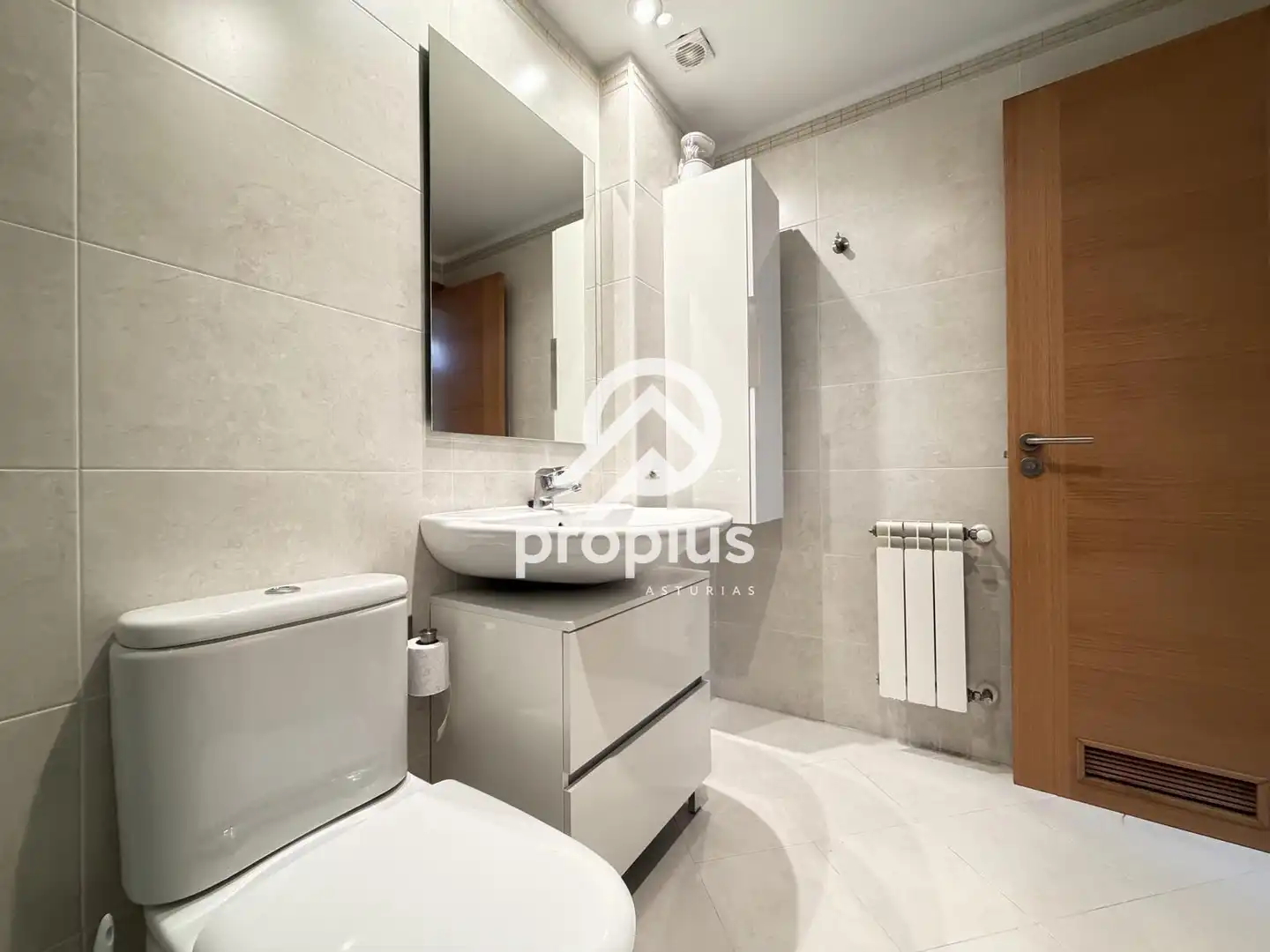 Bathroom of Flat for sale in Llanes  with Heating and Furnished