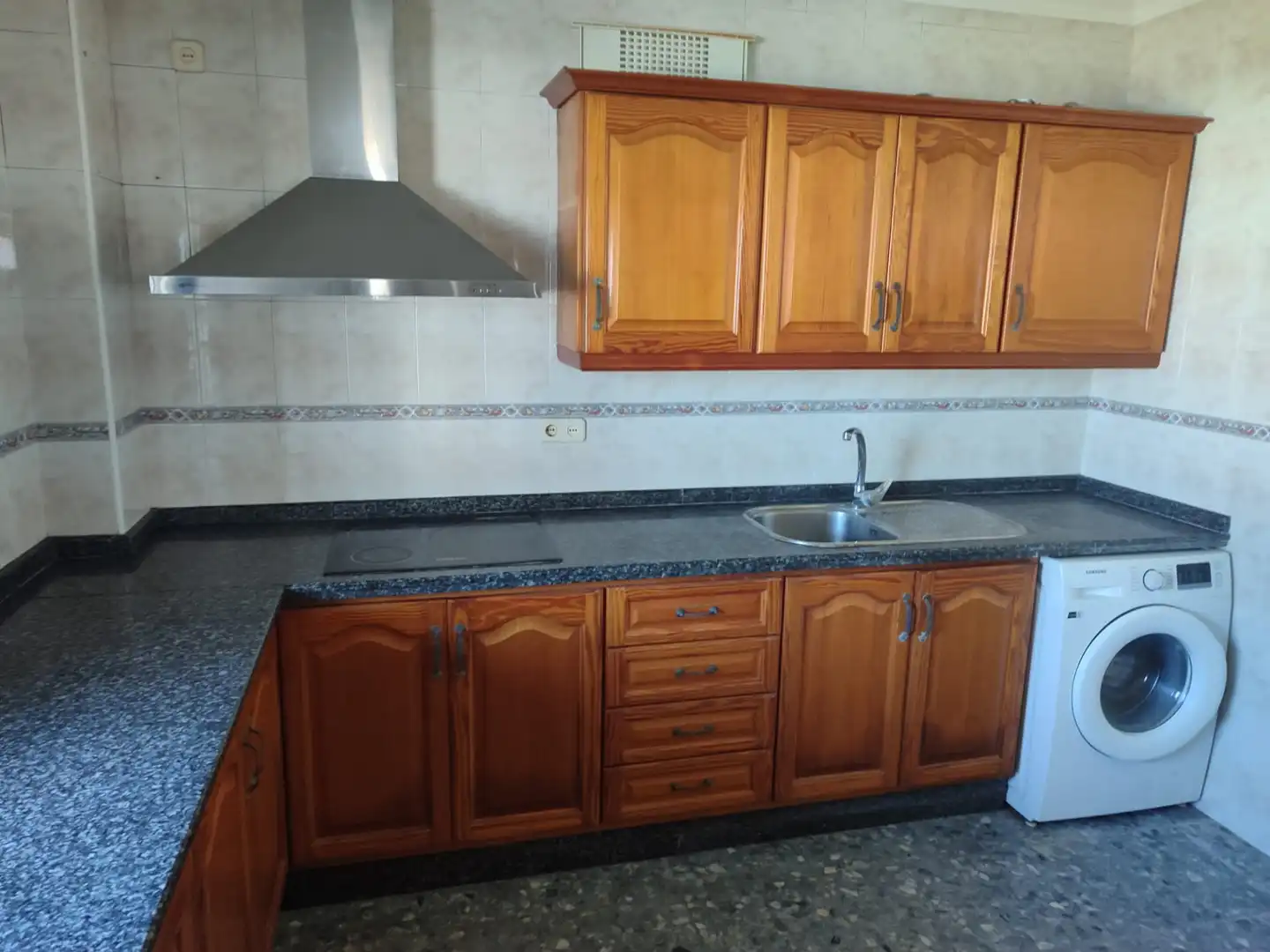 Cuina de Casa o xalet de lloguer en Utrera amb Aire condicionat, Jardí privat i Terrassa