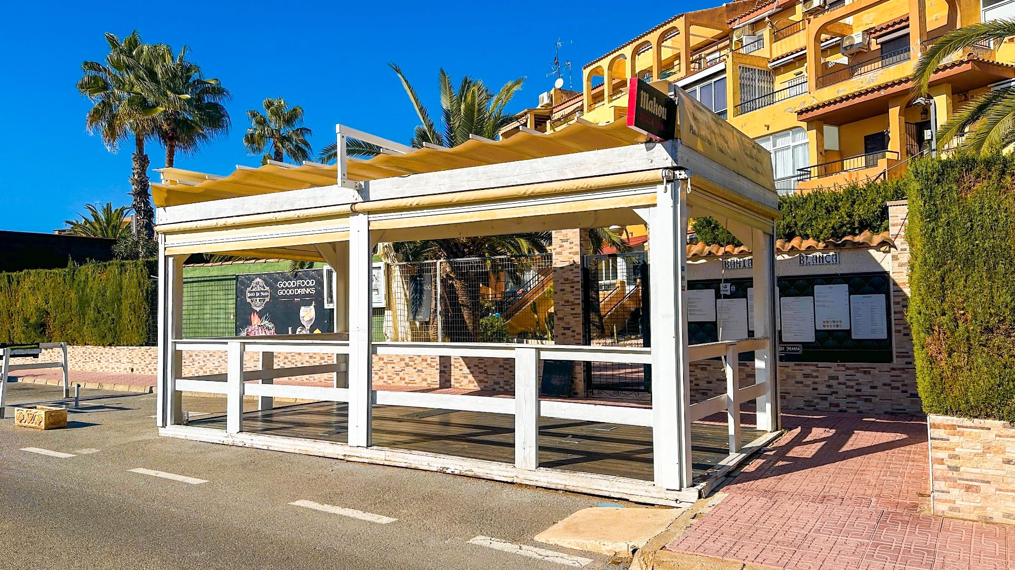 Vista exterior de Local en venda en Torrevieja amb Aire condicionat i Moblat