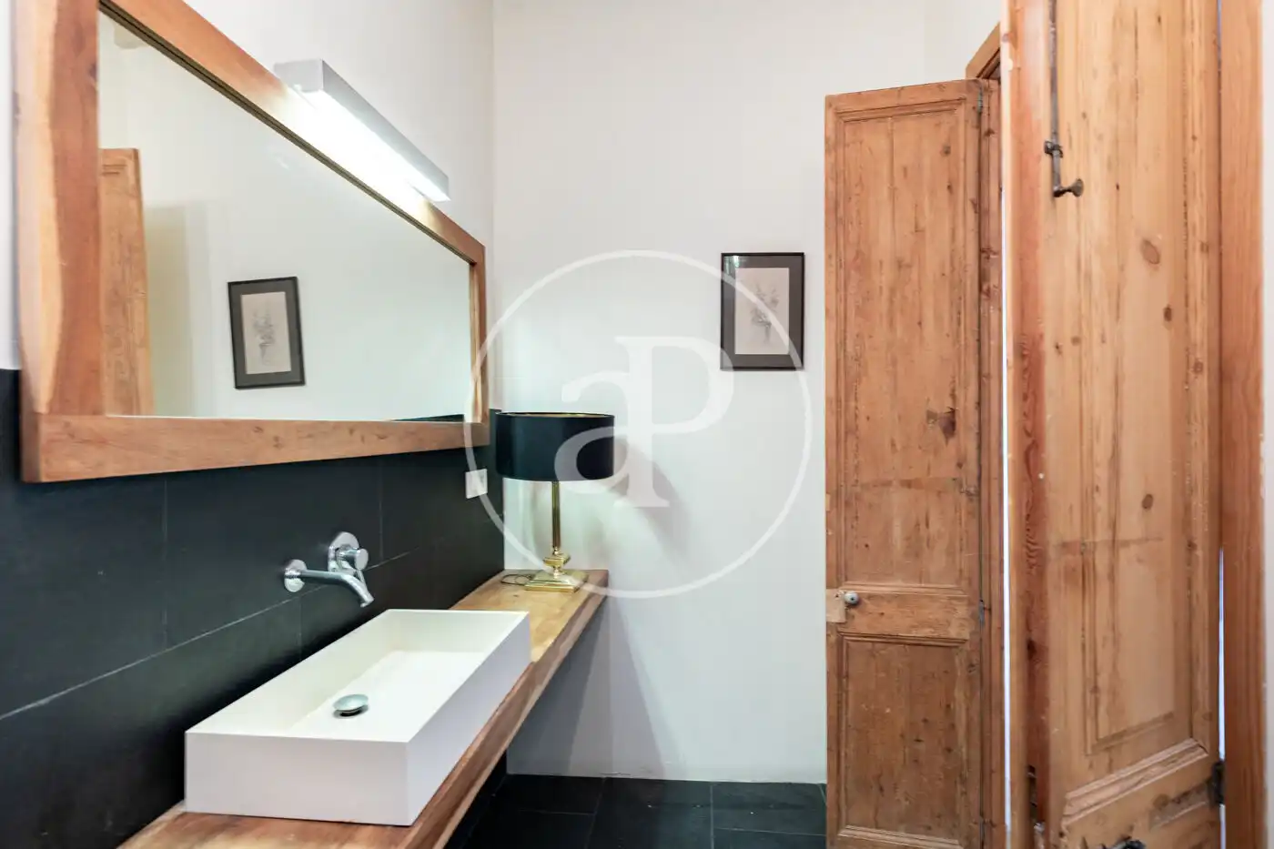 Bathroom of Flat for sale in Barcelona  with Heating, Furnished and Balcony