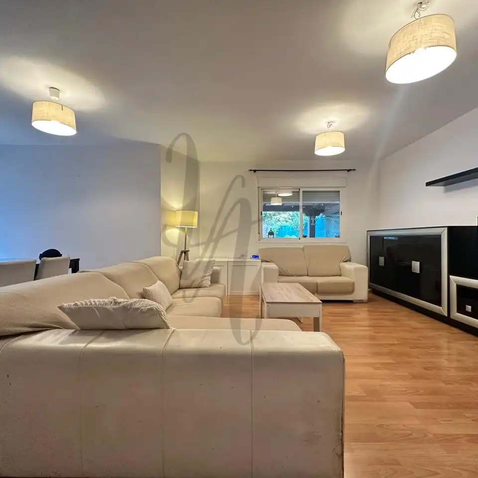 Casa aparellada amb piscina de lloguer a Calle San Martín, imagen 7