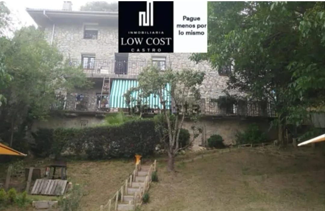 Casa adosada en venda en Castro-Urdiales amb Calefacció, Jardí privat i Moblat