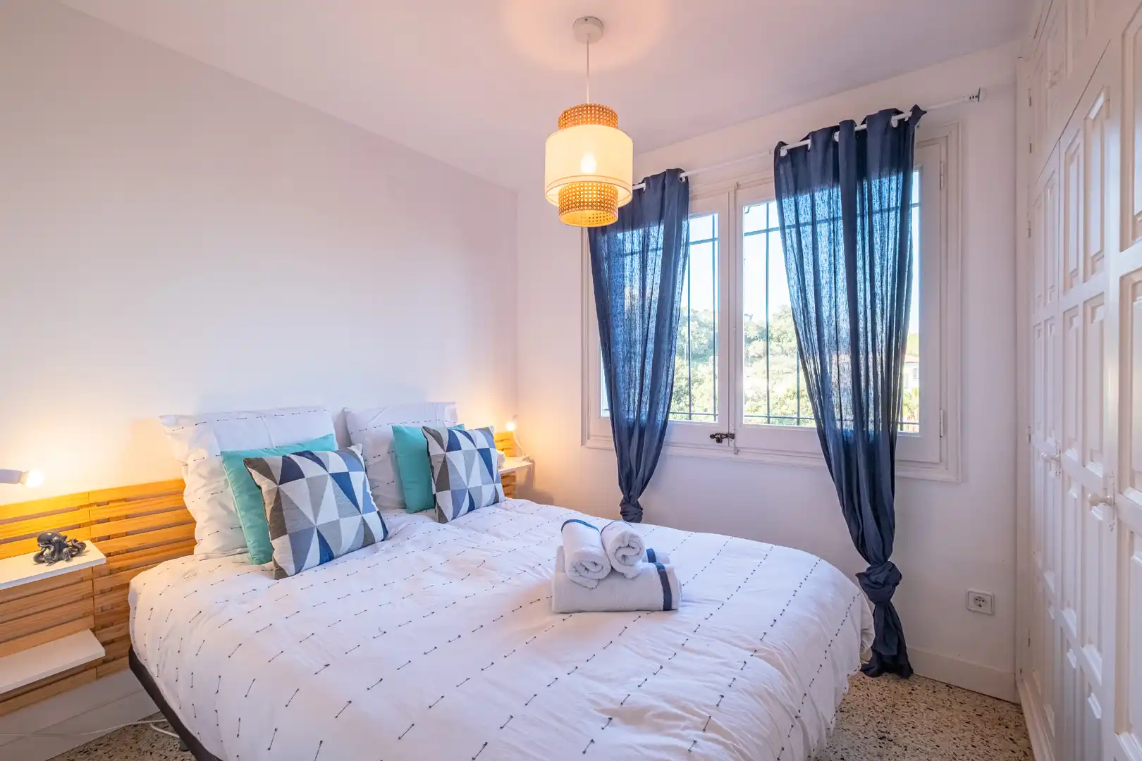Schlafzimmer von Einfamilien-Reihenhaus zum Verkauf in Begur mit Klimaanlage, Heizung und Terrasse