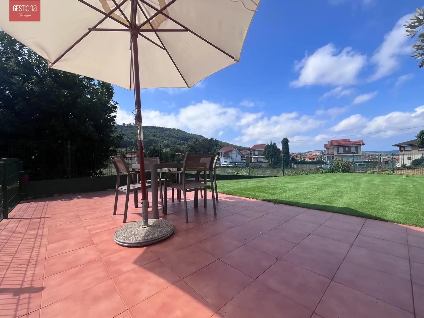 Terrassa de Casa adosada en venda en Arnuero amb Calefacció, Jardí privat i Terrassa