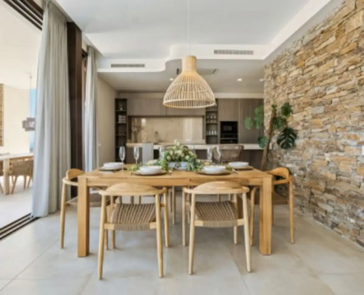 Esszimmer von Einfamilien-Reihenhaus zum Verkauf in Benahavís mit Klimaanlage, Privatgarten und Terrasse