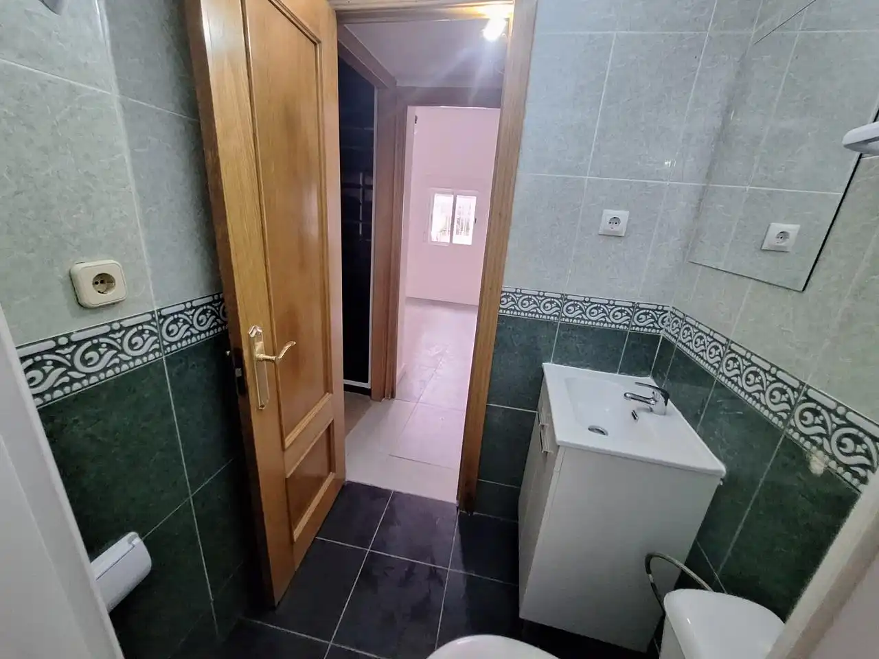 Bathroom of Ground floor for sale in Madrid