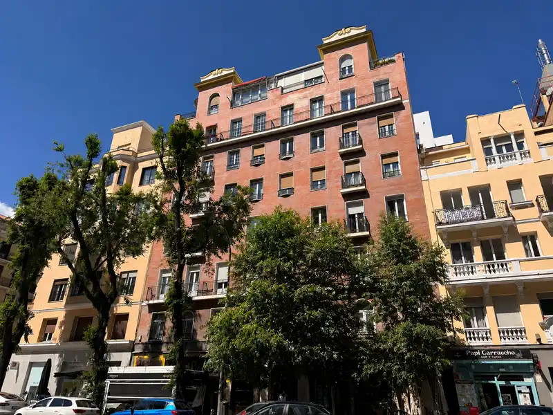 Vista exterior de Pis en venda en Madrid amb Aire condicionat, Calefacció i Moblat
