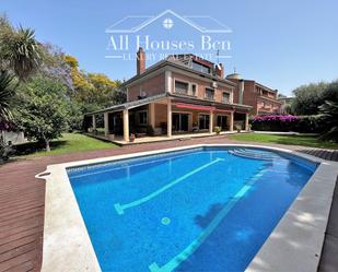 Vista exterior de Casa o xalet en venda en Esplugues de Llobregat amb Aire condicionat, Calefacció i Piscina