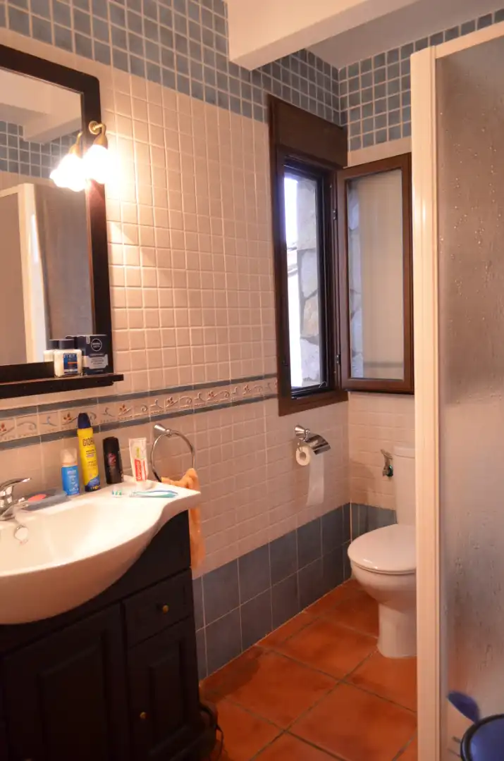 Bathroom of Houses for sale in El Torno   with Air Conditioner, Heating and Furnished