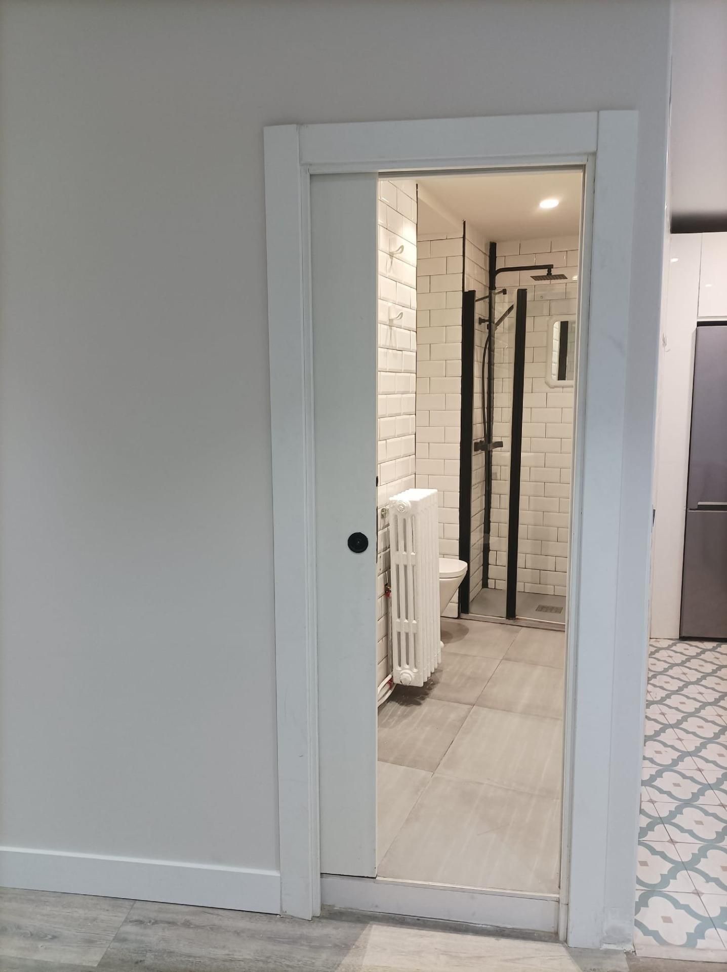 Bany de Pis en venda en León Capital  amb Calefacció i Balcó