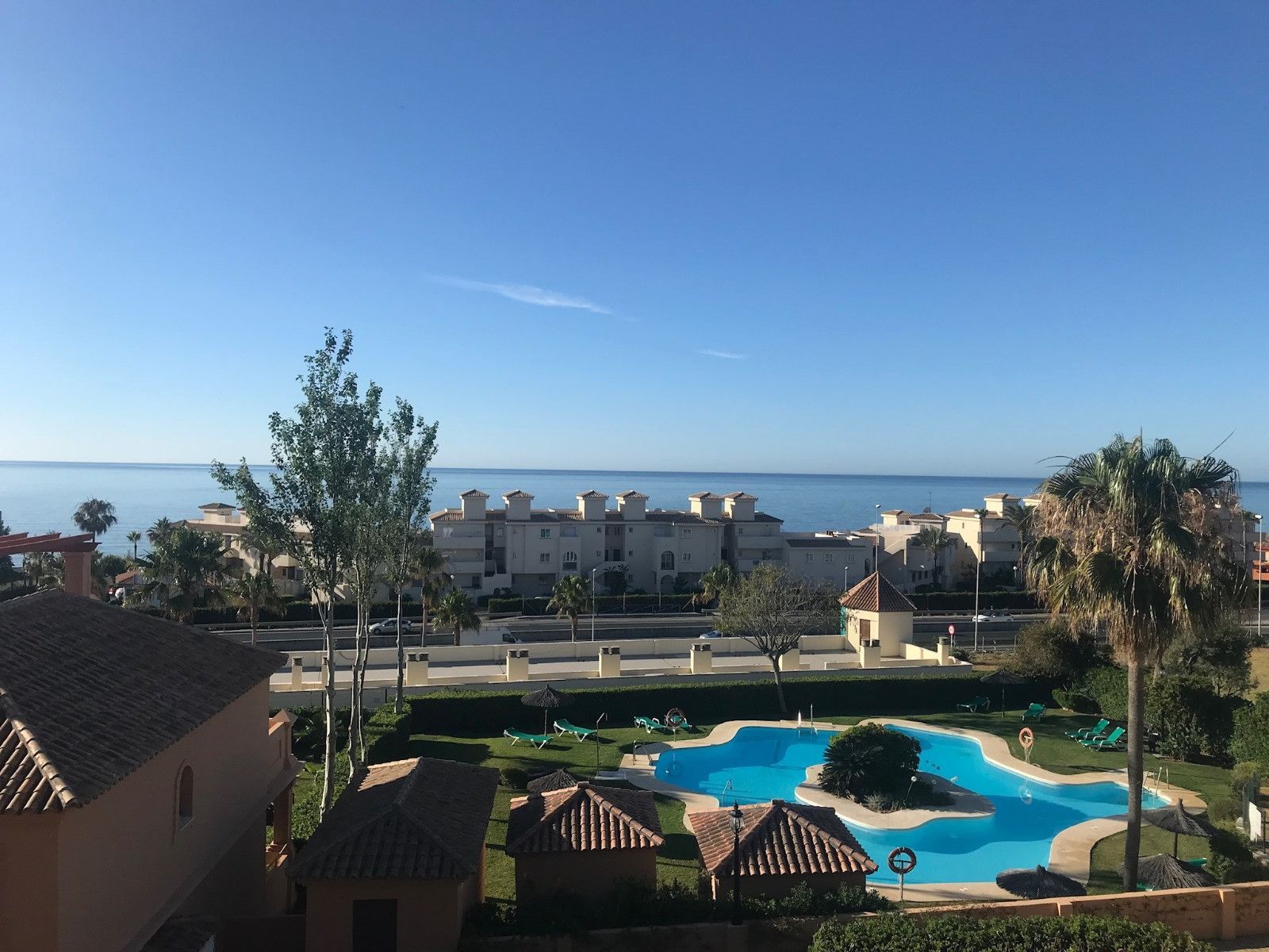 Exterior view of Single-family semi-detached for sale in Estepona  with Furnished and Community pool