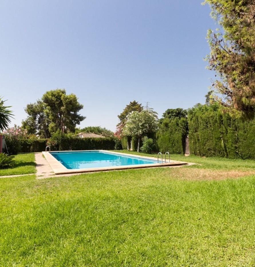 Swimming pool of Single-family semi-detached for sale in L'Eliana  with Air Conditioner, Heating and Parquet flooring