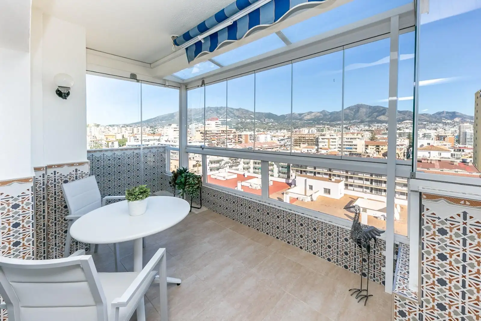 Terrasse von Dachboden zur Miete in Fuengirola mit Klimaanlage, Heizung und Terrasse
