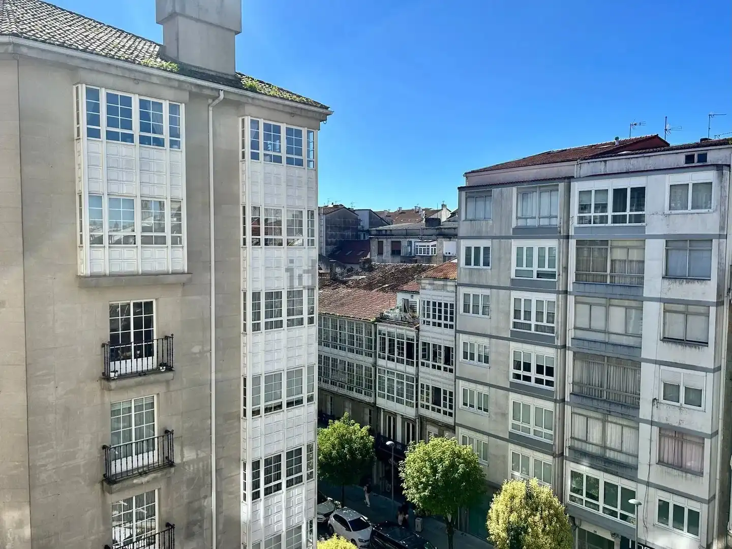 Exterior view of Flat for rent in Santiago de Compostela   with Heating, Furnished and Oven
