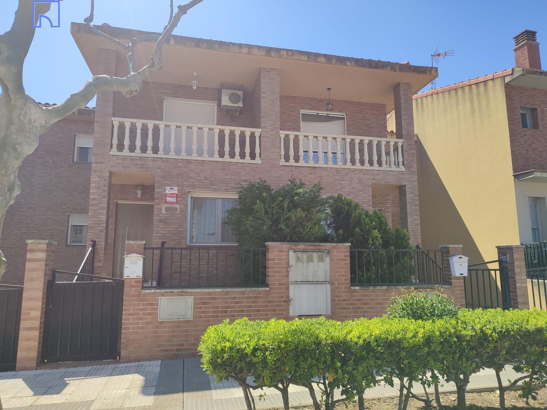 Vista exterior de Casa o xalet en venda en Mallén amb Calefacció, Terrassa i Balcó