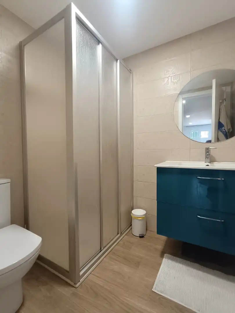 Bany de Apartament de lloguer en Villanueva de la Cañada amb Calefacció, Forn i Rentadora