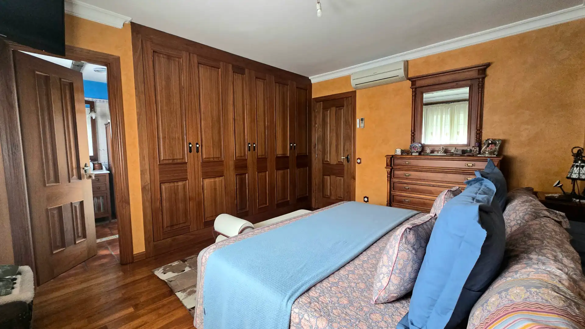 Habitación de Casa adosada en venta en Alcalá de Henares con Aire acondicionado, Calefacción y Jardín privado