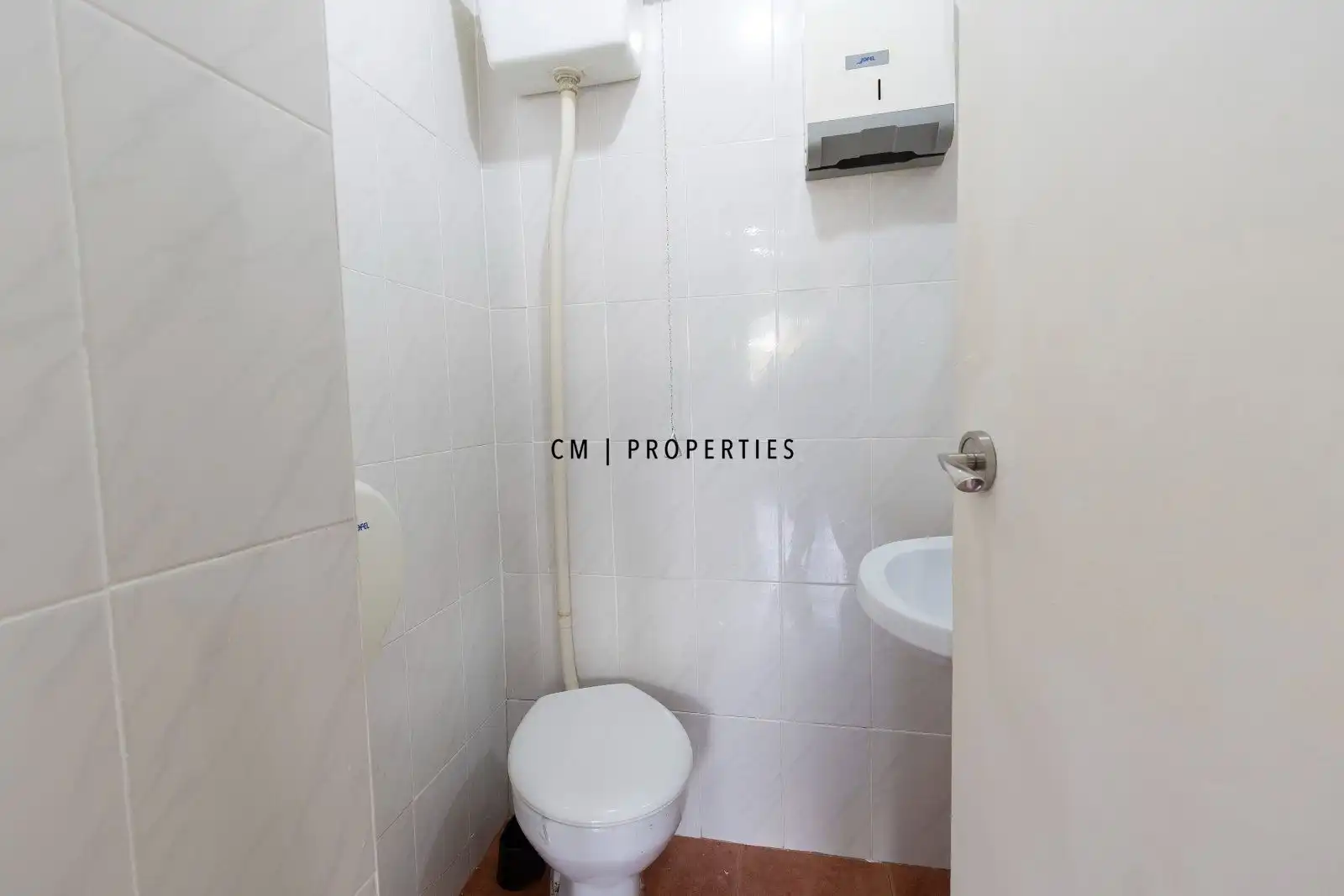 Baño de Local de alquiler en Valencia con Aire acondicionado