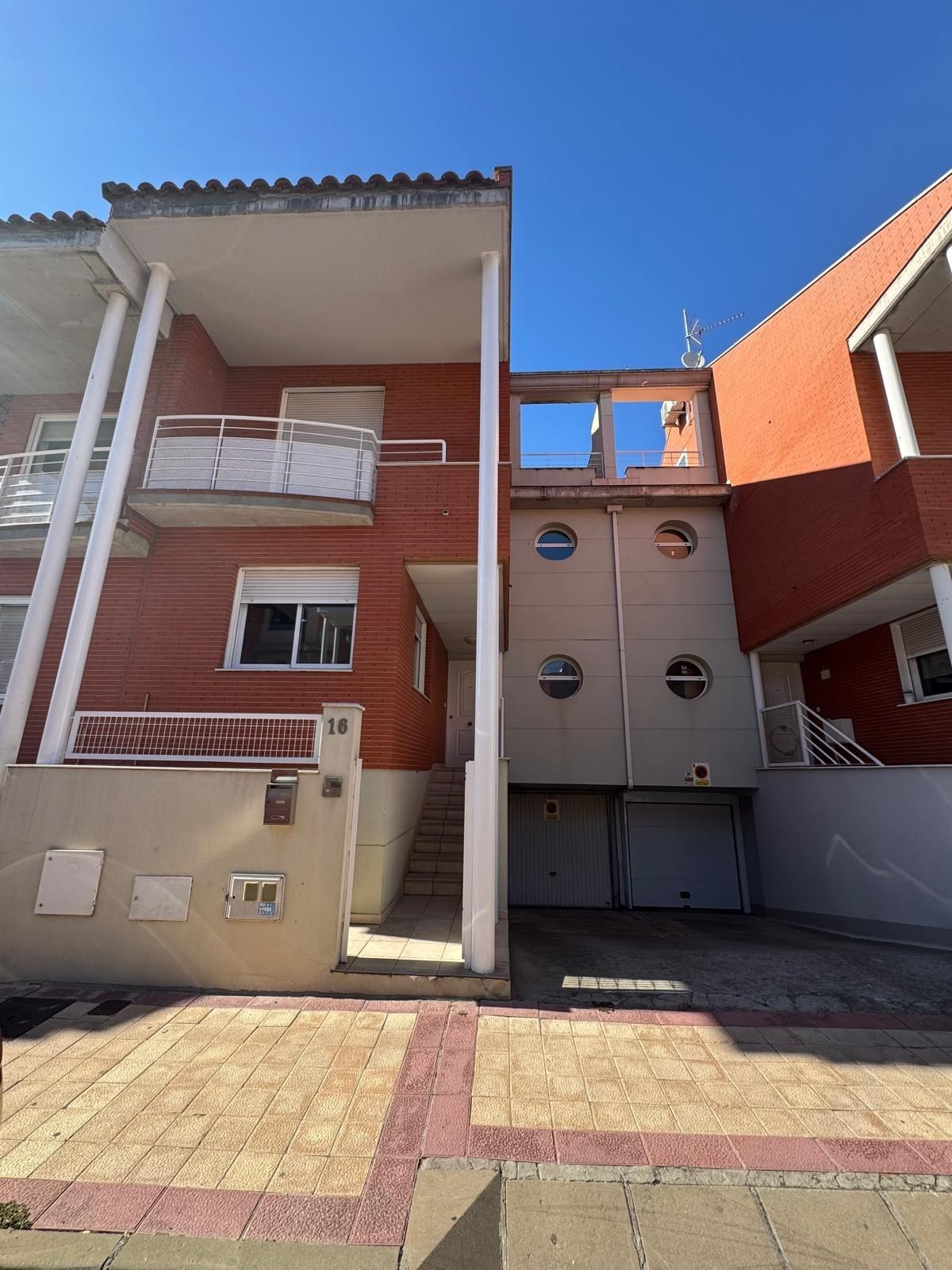 Exterior view of Single-family semi-detached for sale in Arroyo de la Encomienda  with Heating, Terrace and Storage room