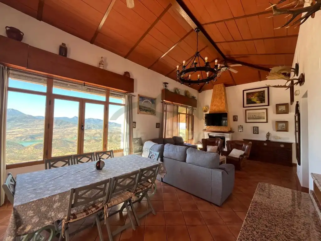 Sala d'estar de Finca rústica en venda en El Gastor