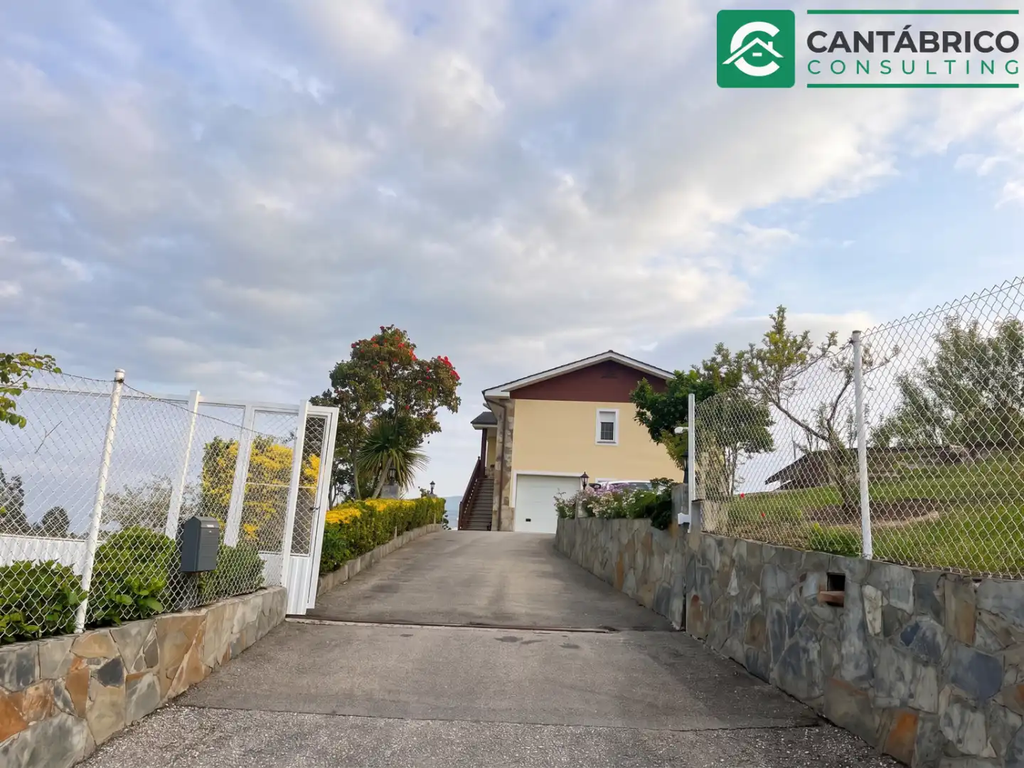 Exterior view of Houses for sale in Navia  with Heating and Furnished