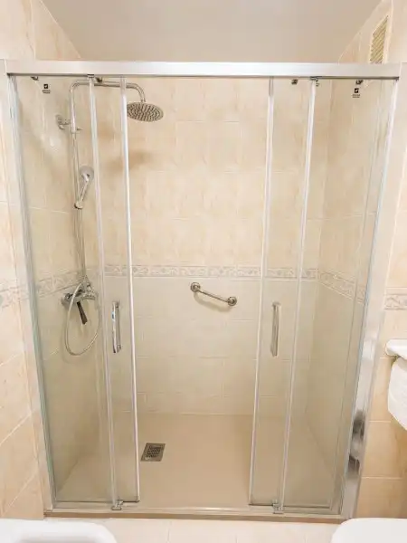 Bathroom of Ground floor for sale in Campillos  with Air Conditioner, Washing machine and Microwave