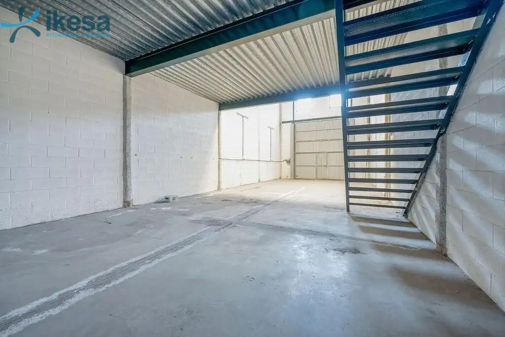 Fabrikhallen zum Verkauf in Nuevo Parque - Los Rosales - Tráfico Pesado