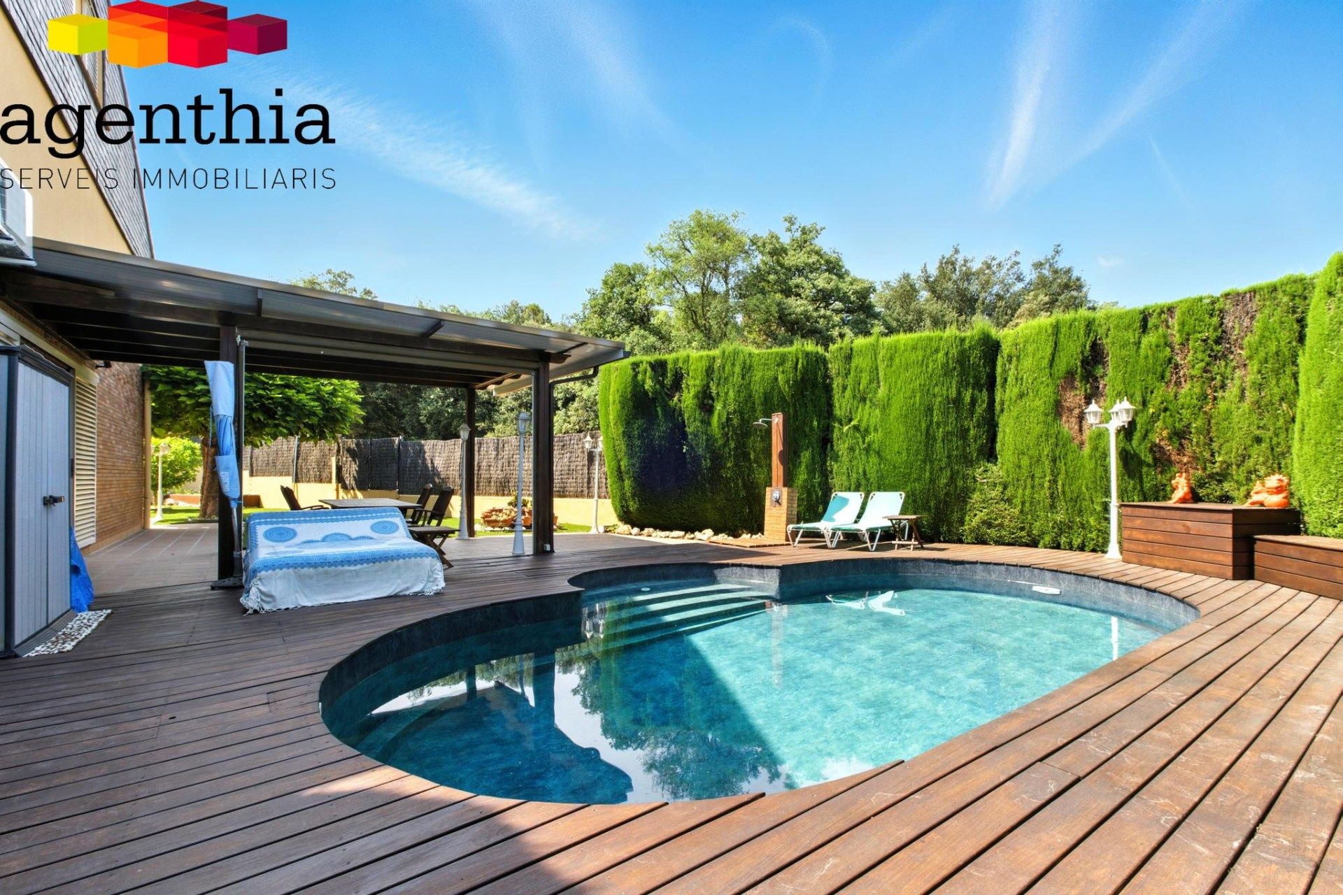 Piscina de Casa adosada en venda en Girona Capital amb Aire condicionat, Calefacció i Traster