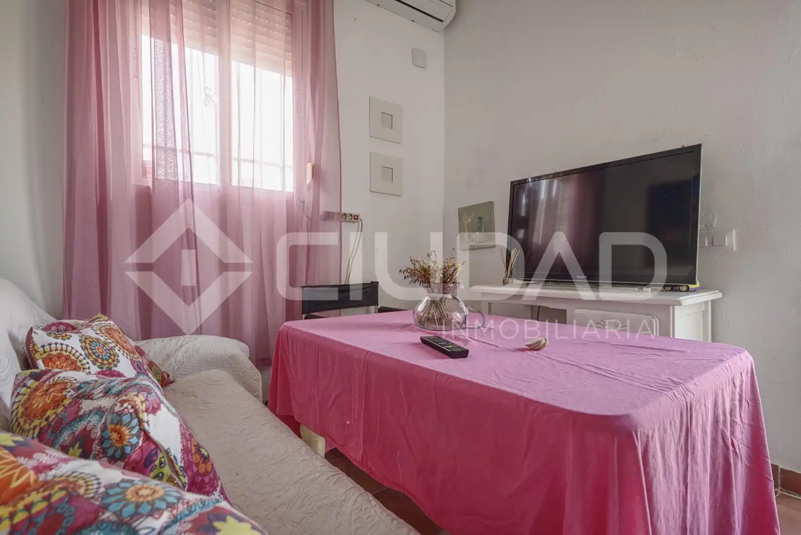 Wohnzimmer von Haus oder Chalet zum Verkauf in La Puebla del Río mit Klimaanlage, Privatgarten und Terrasse