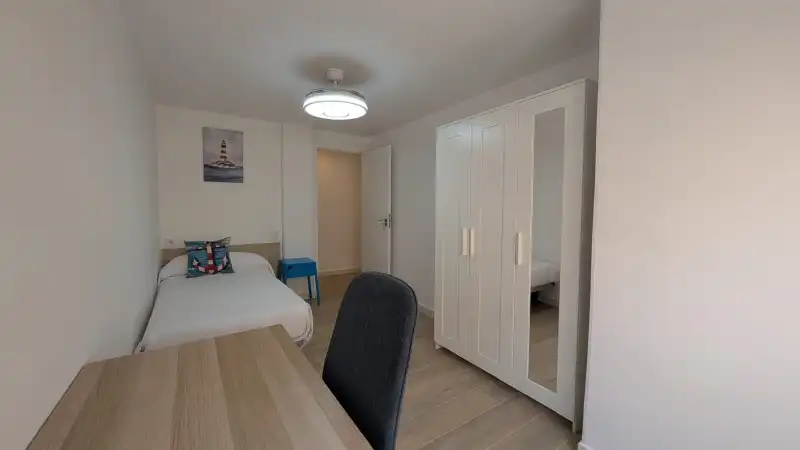 Schlafzimmer von Wohnung zur Miete in Elche / Elx mit Möbliert, Ofen und Waschmaschine