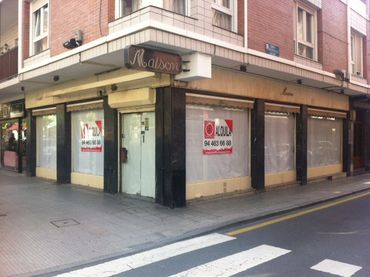 Locale commerciale in affitto a Artecalle Kalea 1