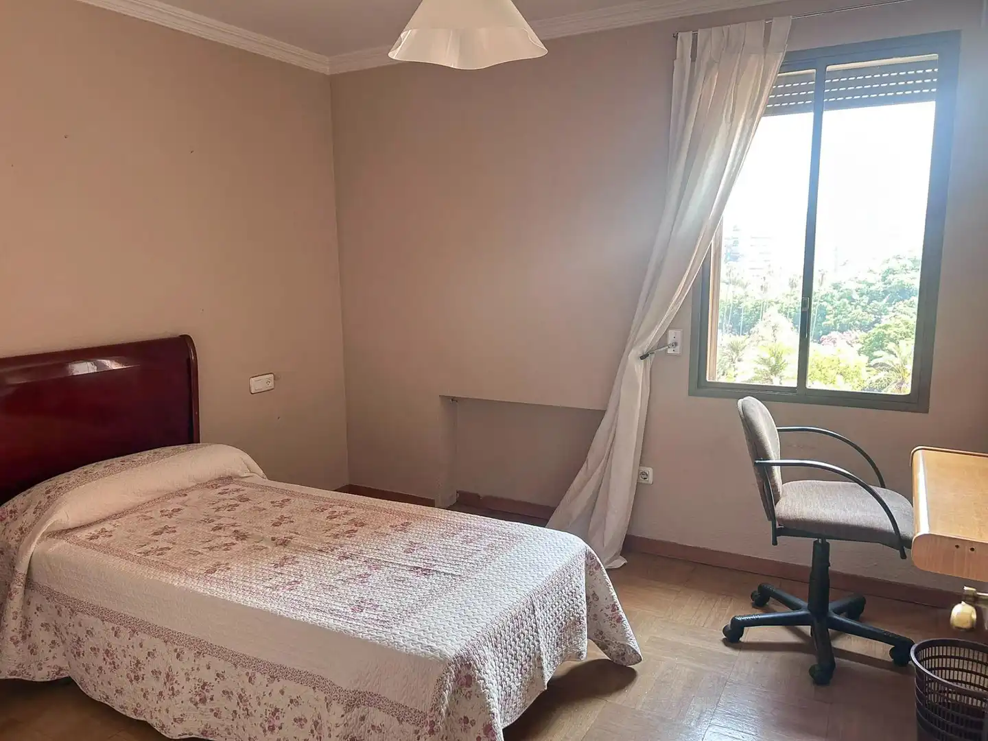Schlafzimmer von Wohnung zur Miete in Sevilla mit Klimaanlage, Terrasse und Möbliert