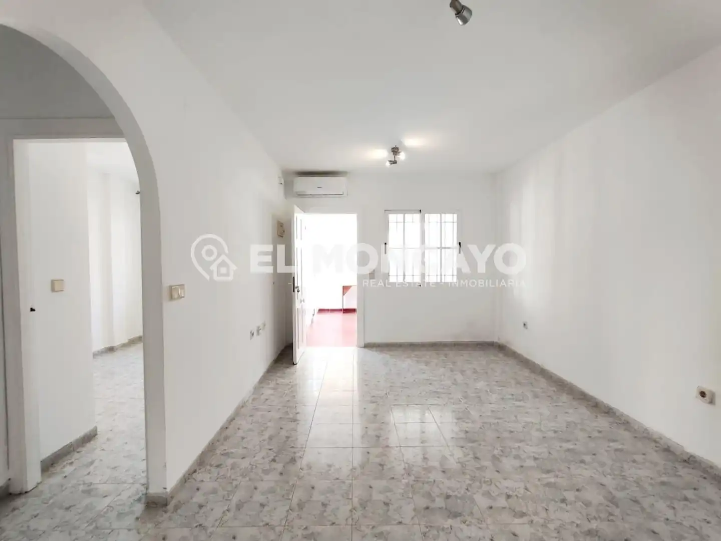 Sala d'estar de Casa o xalet en venda en Orihuela amb Aire condicionat, Calefacció i Jardí privat