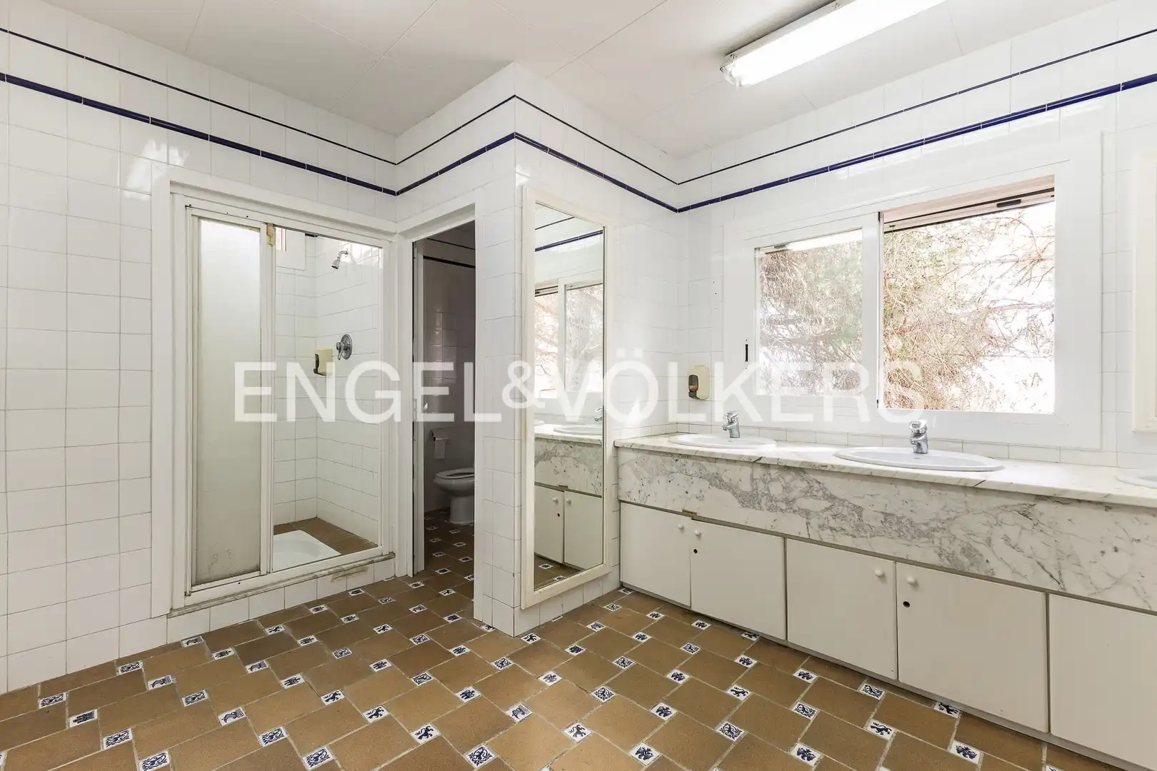 Badezimmer von Country house zum Verkauf in Barcelona mit Heizung, Parkett und Terrasse