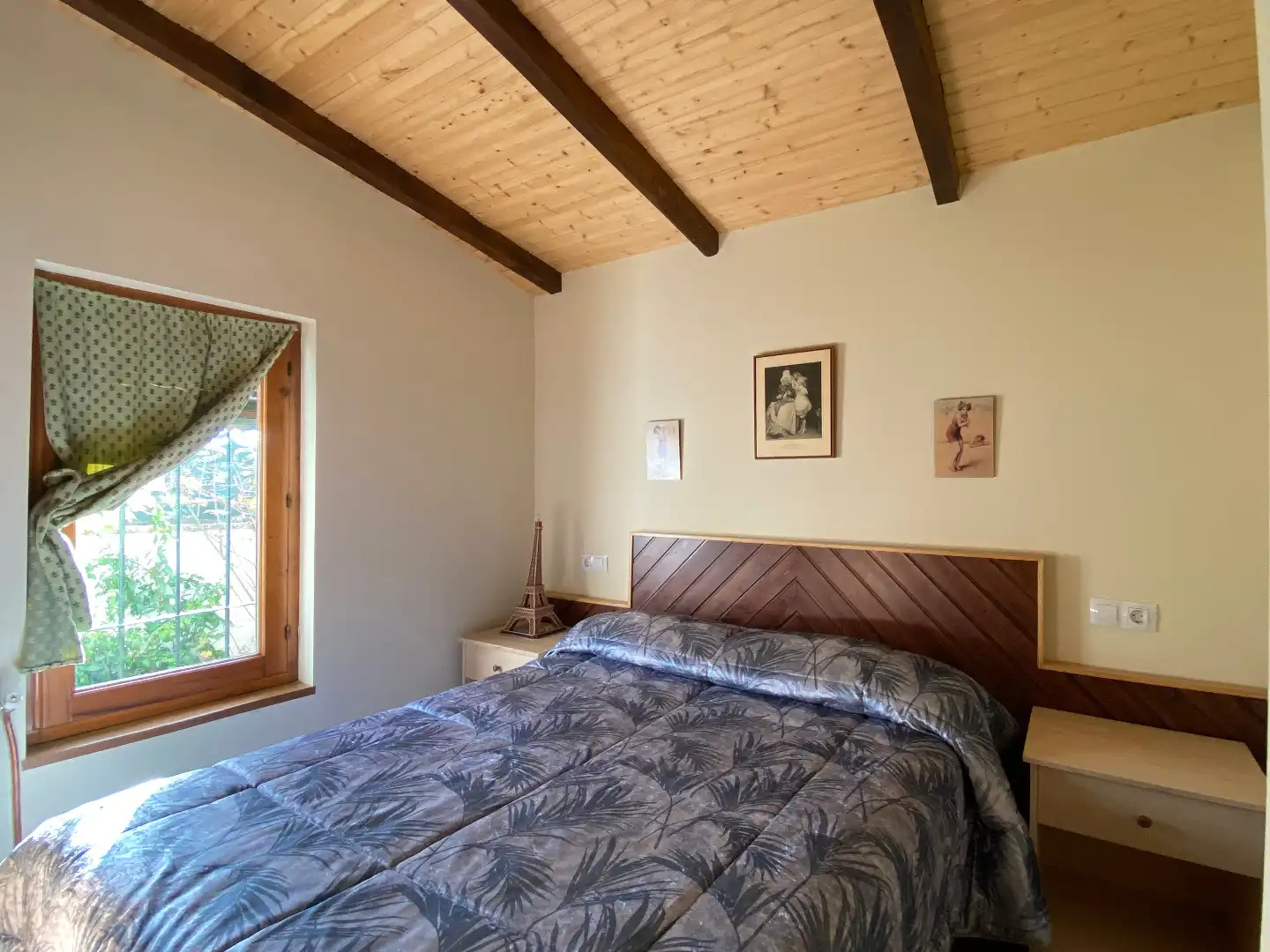 Dormitori de Casa o xalet en venda en Burgos amb Parquet, Traster i Moblat
