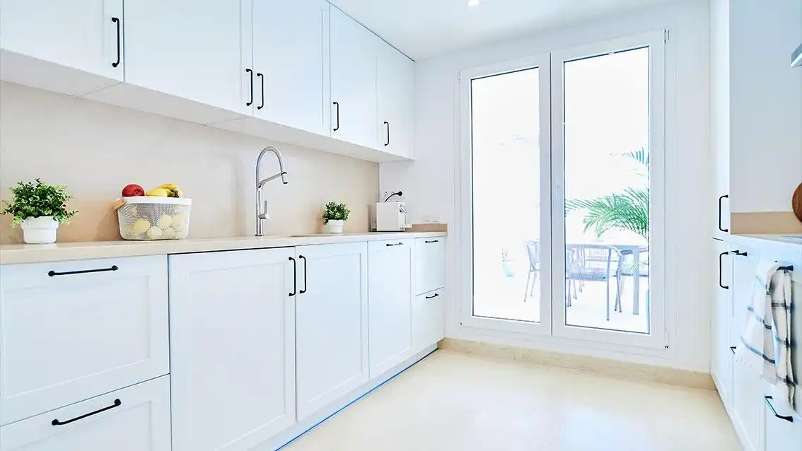 Cuina de Àtic en venda en Marbella amb Jardí privat, Terrassa i Traster