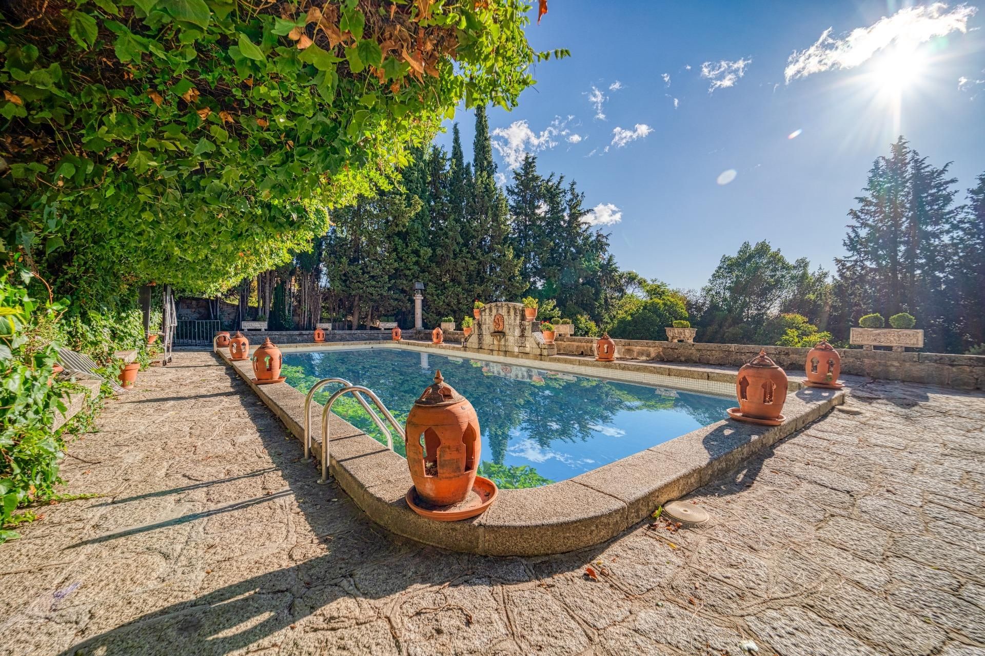 Piscina de Casa o chalet en venta en San Lorenzo de El Escorial con Calefacción, Jardín privado y Terraza
