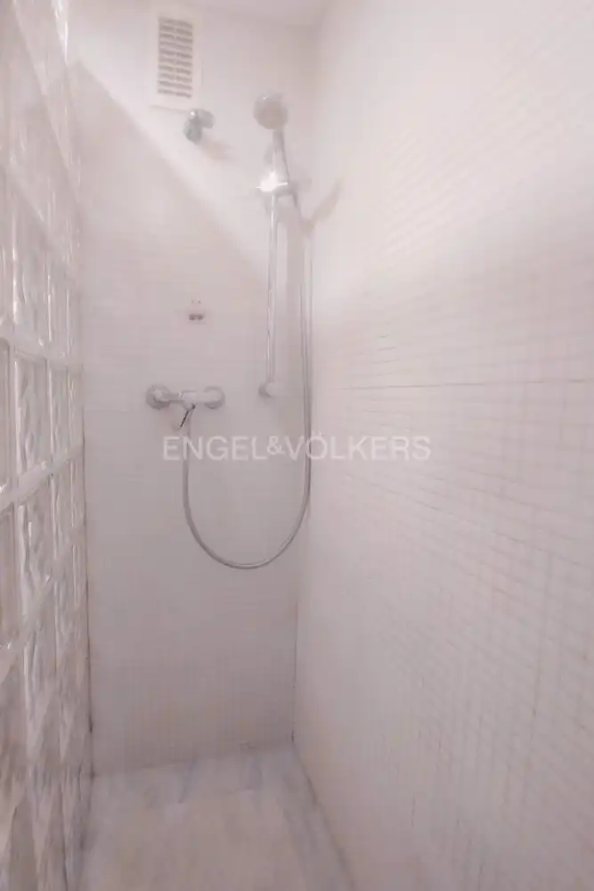 Baño de Piso en venta en Valencia con Aire acondicionado, Calefacción y Amueblado