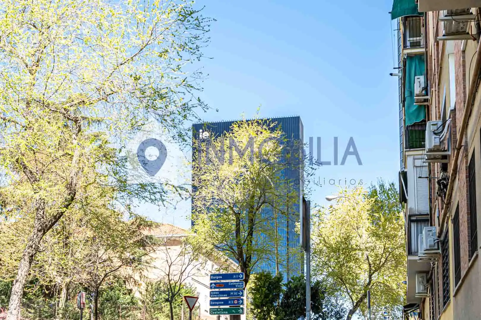 Vista exterior de Piso en venta en Madrid con Calefacción y Terraza
