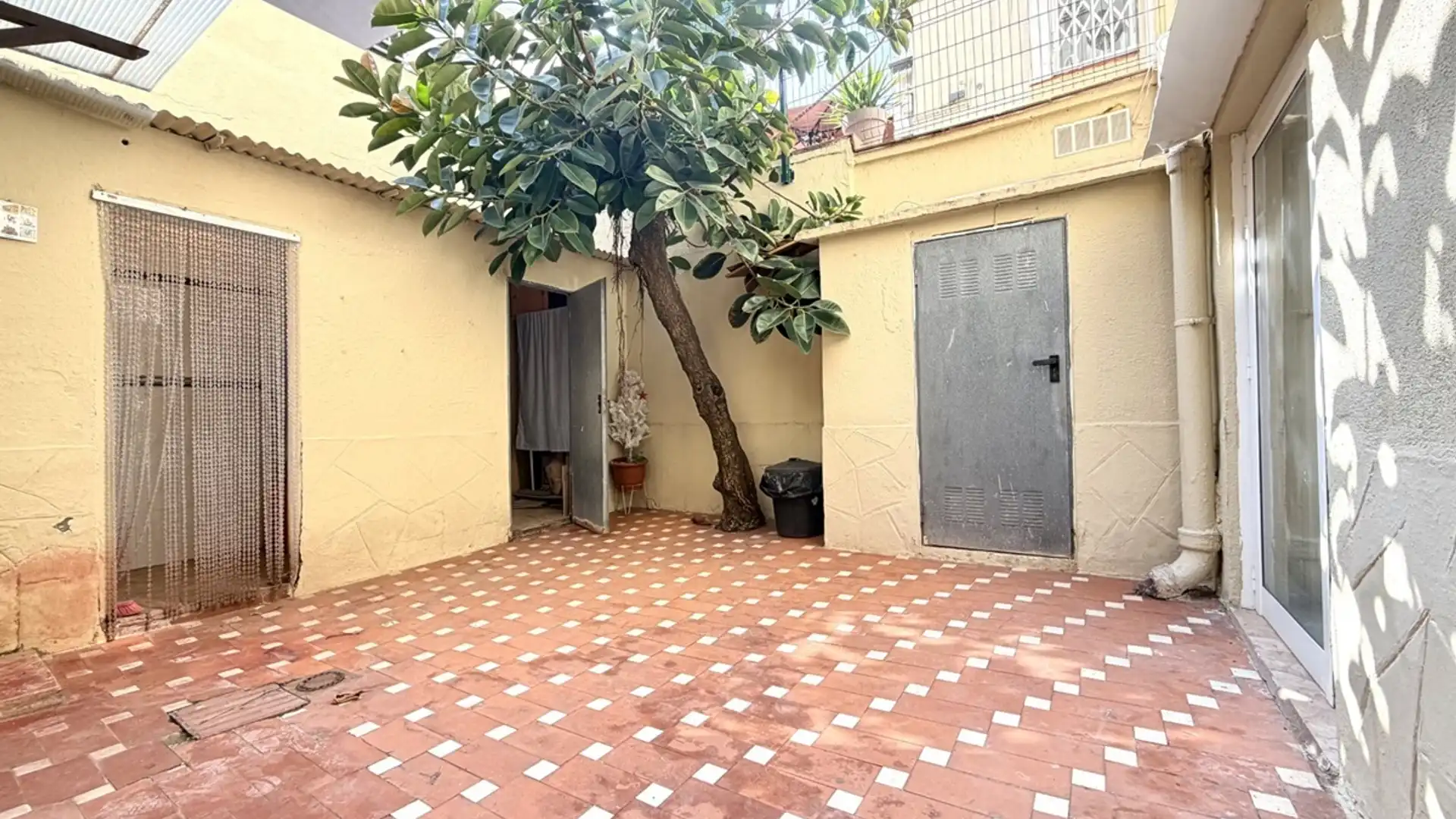 Vista exterior de Piso en venta en Viladecans con Aire acondicionado, Terraza y Trastero