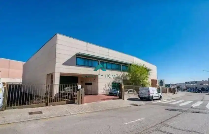 Vista exterior de Local en venda en Alcorcón amb Aire condicionat