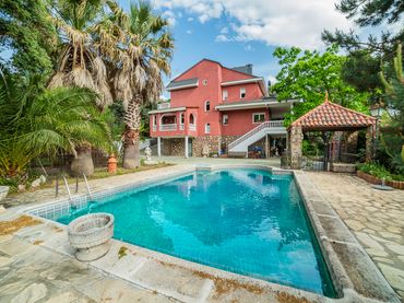 Villa avec balcon à vendre à Calle Sierra de Guadarrama 96