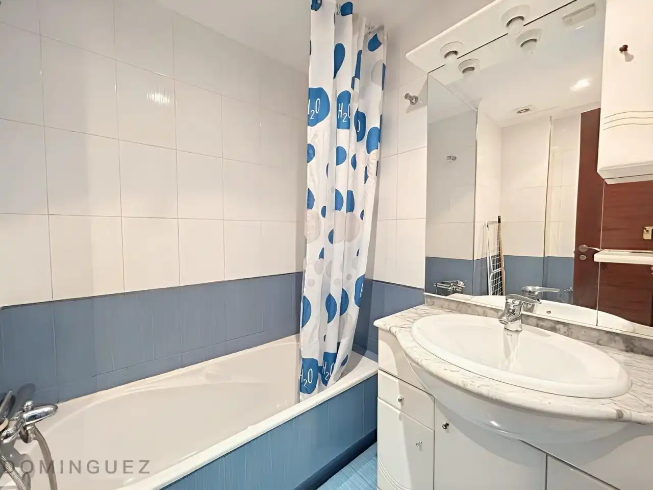 Baño de Estudio en venta en Vigo  con Calefacción y Amueblado