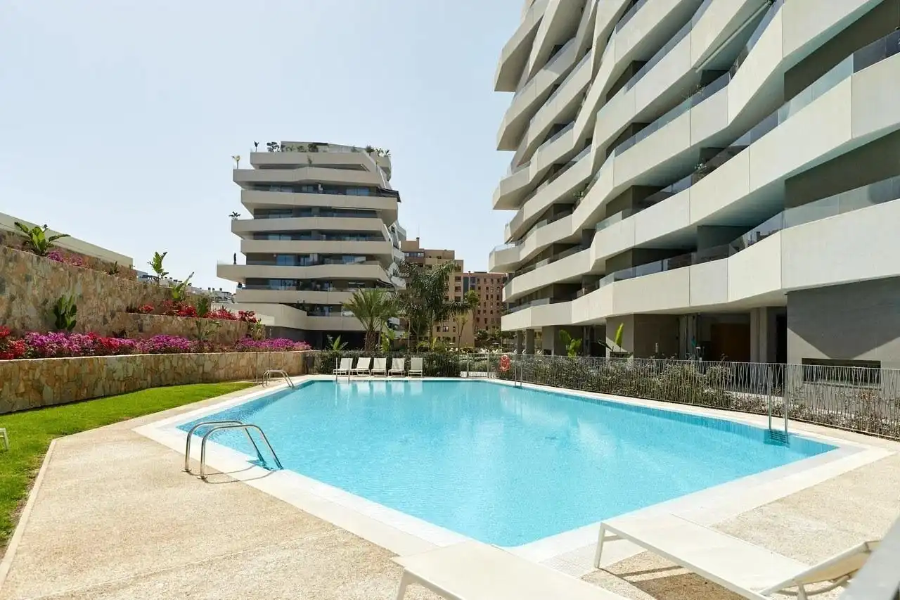 Piscina de Pis de lloguer en Alicante / Alacant amb Aire condicionat, Terrassa i Moblat