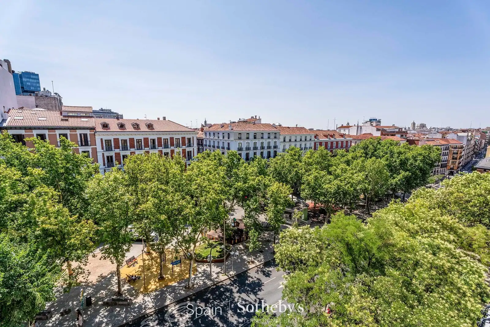 Apartament de lloguer a Plaza de Santa Bárbara, Justicia - Chueca