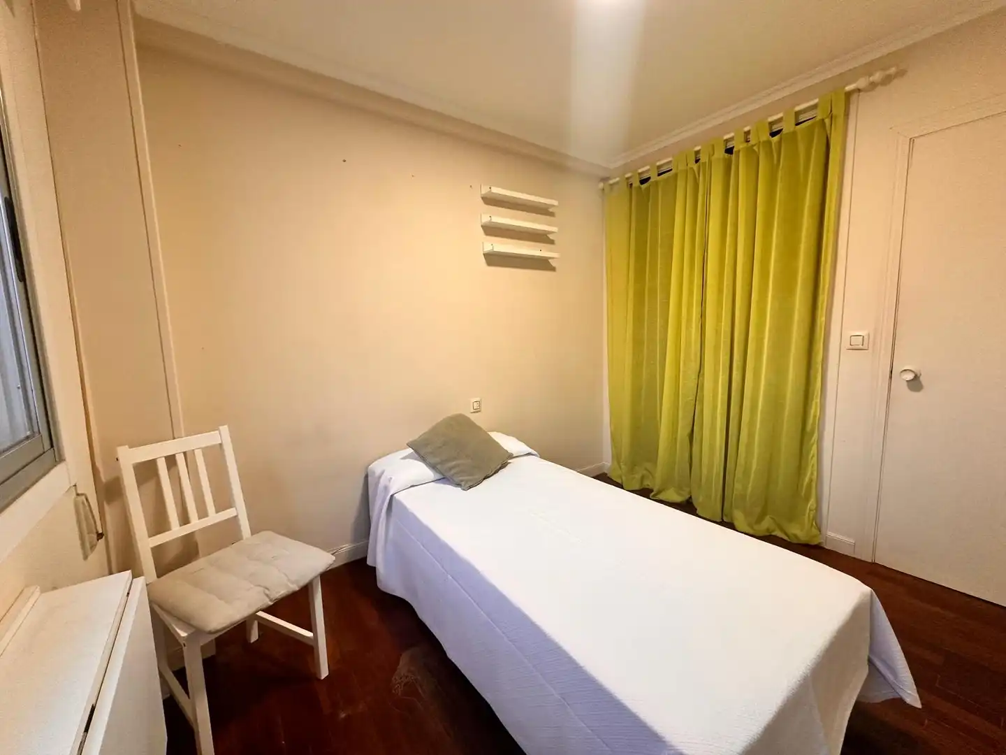 Bedroom of Flat for rent in Vigo   with Furnished, Oven and Washing machine