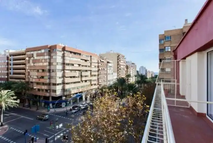 Außenansicht von Dachboden zur Miete in Alicante / Alacant mit Klimaanlage, Heizung und Möbliert