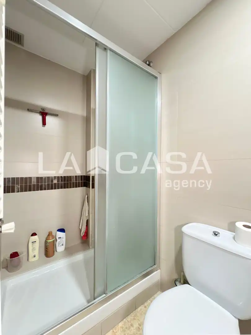 Dúplex en venta en Santa Coloma de Gramenet con Calefacción, Terraza y Balcón
